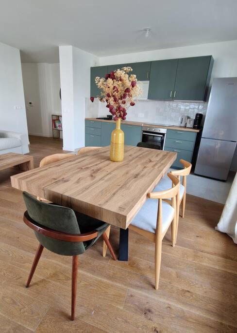 Chic & Spacious 3-bedroom With Balcony Saint-Ouen (Seine-Saint-Denis)
